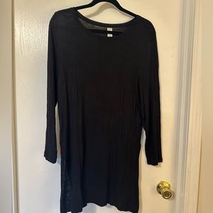 Old Navy long black 3/4 sleeve tunic with side slits. Size Large
